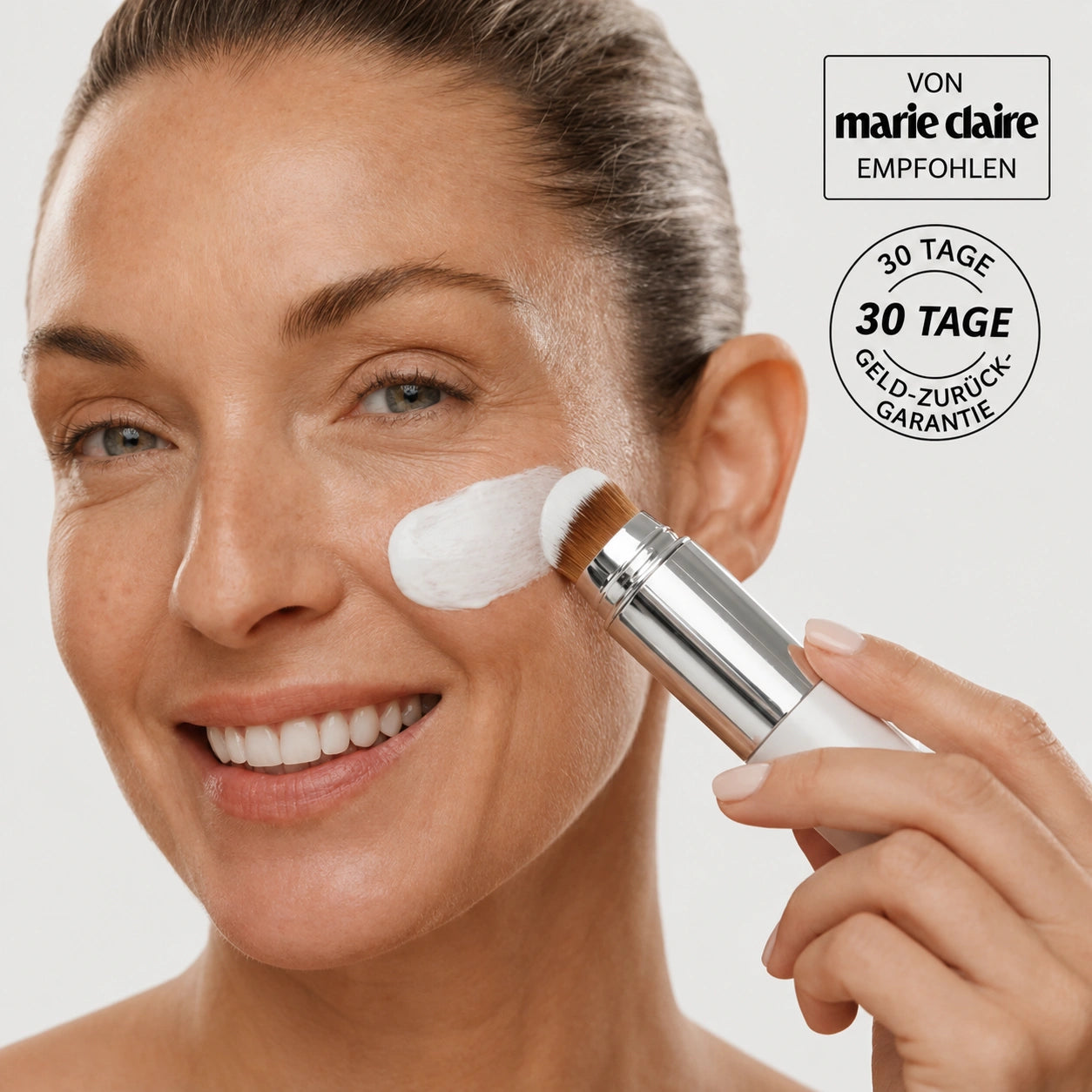 Monarch Wear | Intelligente Foundation – Integrierter Pinsel & Anpassungsfähige Pigmente – SkinMatch™
